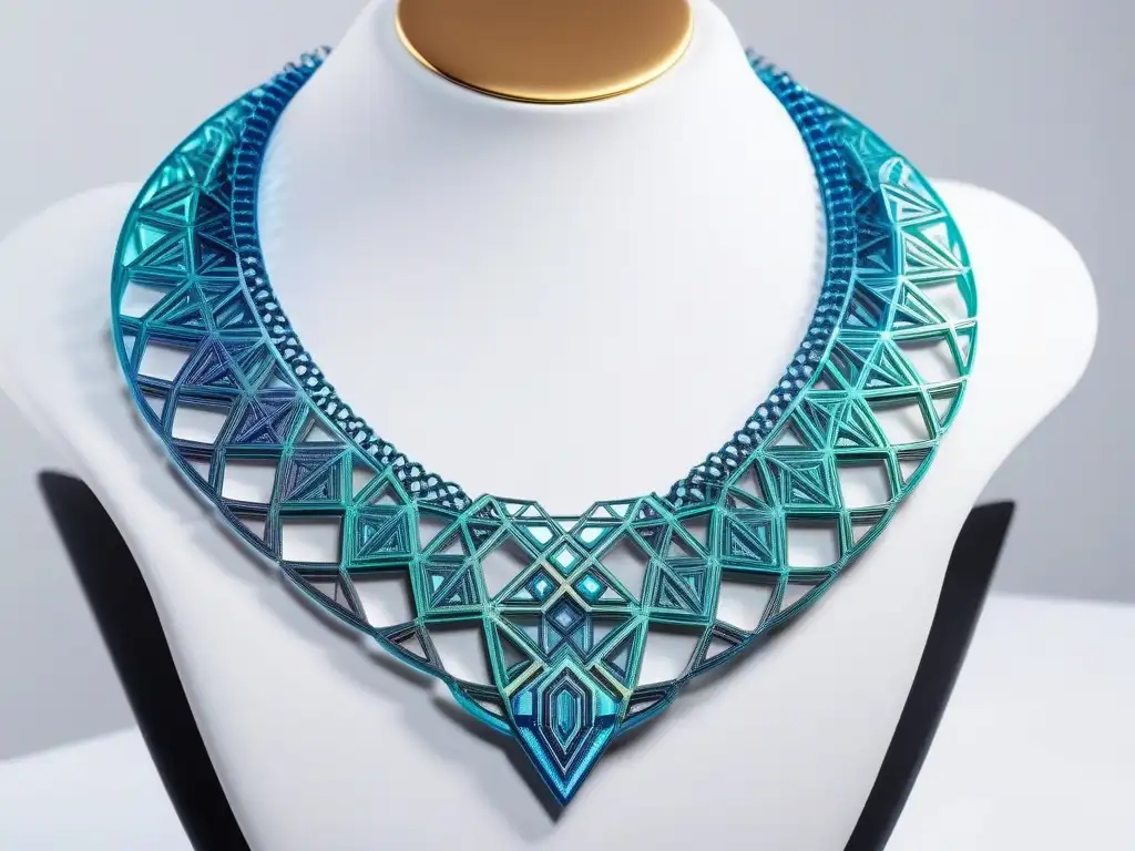 Collar futurista 3D impreso: diseño geométrico iridiscente Un collar futurista impreso en 3D, con patrones geométricos e iridiscencias, destacado en un fondo blanco minimalista