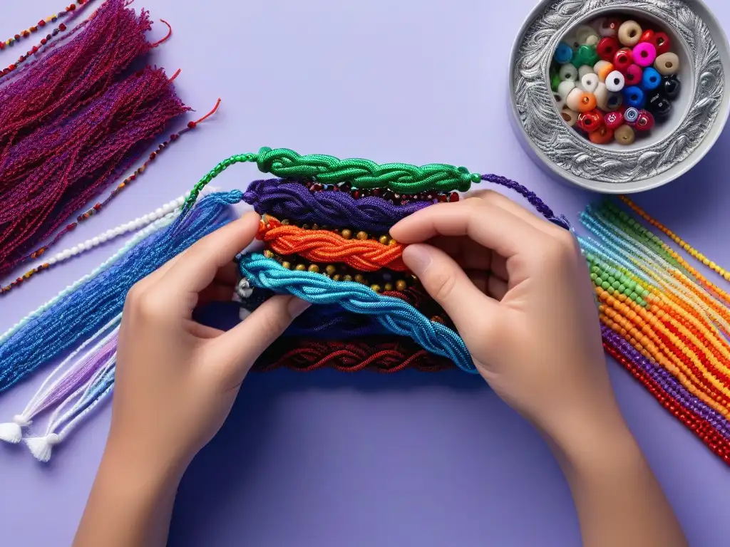 Creación de pulseras de amistad: arte infantil en acción Manos de niño creando pulsera con hilos y abalorios coloridos